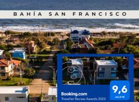 BAHIA SAN FRANCISCO, casa Horneros, Piscina Climatizada, 3 Dorm, Uruguay，位于皮里亚波利斯的酒店