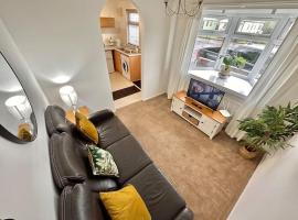 Semi-detached 1-Bedroom Chalet at Maryville Caravan Site - Uddingston, Glasgow，位于阿丁斯顿的酒店