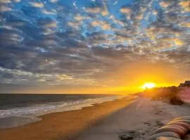 Sand & Sea: Beach Views For Miles!