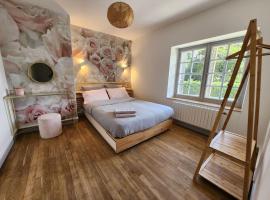 Maison cosy et décorée avec goût à la campagne，位于Sévérac的酒店