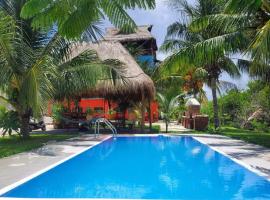 Villas Tuukul Hotel & Resort，位于车勒姆的酒店