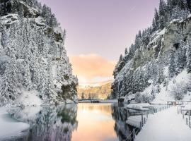 Ecrin Blanc Resort Courchevel - Aquapark，位于谷雪维尔的酒店