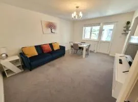 Midland Close Bungalow - With separate office space by Catchpole Stays