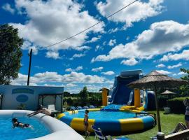 Camping Paradis Family les Rives de l'Hérault，位于吉尼亚克的酒店