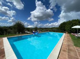 Il Tribbio vicino al paese piscina,oliveto,WiFi，位于圣焦万尼达索的酒店