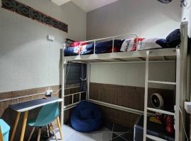 113 Quiet and Cozy Loft Apartment with free Wi-fi，位于曼谷的公寓