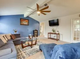 12 Mi to Beach Texas Gulf Coast Home with Fire Pit