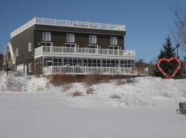 Resort Lac Ste-Marie，位于Lac Sainte-Marie的旅馆