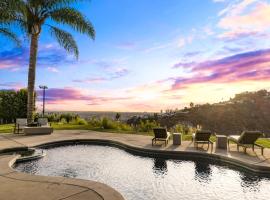 Hollywood Hills Luxury Modern Home with Pool & Sunset views，位于洛杉矶的乡村别墅