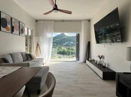 Modern condo close to Rodney Bay and Airport，位于格罗斯岛的度假屋