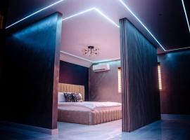 Luxury City Stay: 2-BR Penthouse，位于伍尔弗汉普顿的带按摩浴缸的酒店