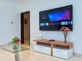 Modern 3 Bed Spacious Apartments，位于Adentan的酒店