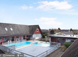 Lejlighed med tagterrasse, have og pool.，位于Vipperød的公寓