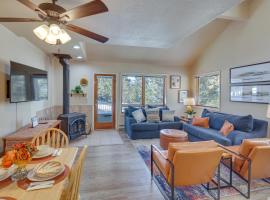 Cloudcroft Vacation Rental about 4 Mi to Skiing!，位于克劳德克罗夫特的酒店