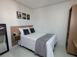 Apartamento mobilhado,5 minutos do aeroporto，位于马拉巴的酒店