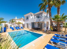 Villa Oasis Galé - Luxury Villa with private pool, AC, free wifi, 5 min from the beach，位于阿尔布费拉的豪华酒店