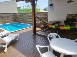 Casa com piscina em Zimbros，位于邦比尼亚斯的别墅