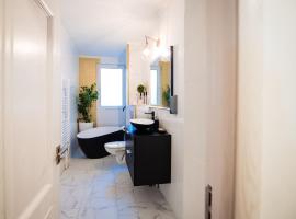 Complex Omnia - Apartamente Husi，位于Huşi的酒店