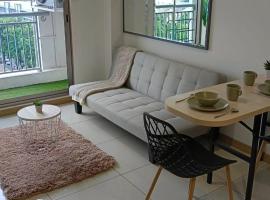 Modern Comfort Contemporary 1BR M-Town Hideaway，位于Pumpangsineng的酒店