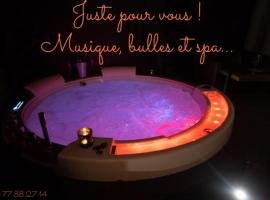 LOVE Suites & SPA "Le Chai" avec lit rond，位于Médis的情趣酒店