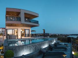 Villa Vie in Medulin for 10 people with heated pool, wellness and home cinema，位于梅杜林的酒店