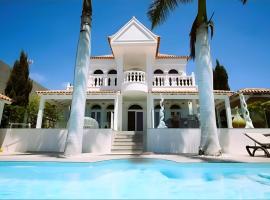 VILLA OCEAN PALM, HEATED Pool!，位于阿德耶的酒店