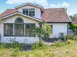 2 Bedroom Nice Home In Fjälkinge