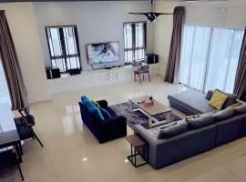 Luxury Homestay Bangalow Setia Residen Sitiawan 12pax