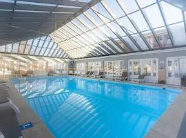 5-person flat with swimming pool tennis court and private parking