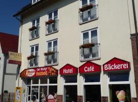 Café & Hotel "Fabrice"，位于巴德克洛斯特尔劳斯尼茨的酒店