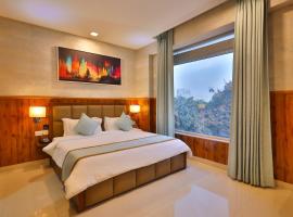 Clay Inn Hotel, Sohna Road, Sector 49, Gurugram，位于古尔冈的酒店
