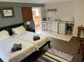 Lovely Garden Studio1 - 10 minute walk from beach