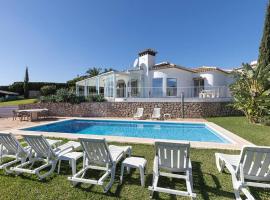 010 Luxurious 4 Bed Villa, Private Pool and Sea Views，位于圣费德洛斯博利什的度假屋