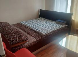 Crystal Room 1 Guest House near 12mins to EWR airport / Prudential / NJIT / Penn station，位于纽瓦克的旅馆