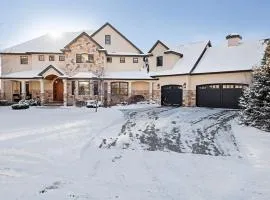 Luxury 7400 sq.ft Stunning Home Theater/Sleeps 18+