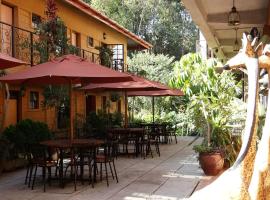 Ikweta Country Inn Maua，位于Kaathene肯尼亚野生生物服务署梅鲁国家公园办公室附近的酒店