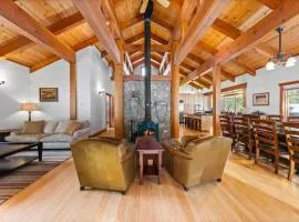 Copperleaf Lodge - Updated Alpine Meadows Chalet w Private Hot Tub, Ski Shuttle!