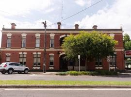 Thommos Pub，位于科布登的酒店