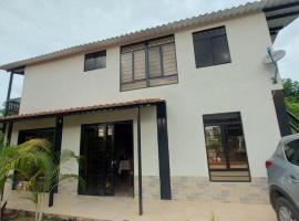 Casa Vacacional en Condominio Via Melgar-Carmen de Apicalá，位于梅尔加的度假屋