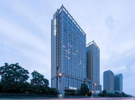 成都龙泉汽车城亚朵X酒店，位于成都的豪华型酒店