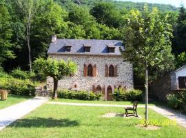 Gîte de France Presbytere 3 épis - Gîte de France 4 personnes 594，位于Soursac的公寓