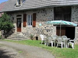 Gîte de France à Rilhac Xaintrie 2 épis - Gîte de France 4 personnes 914，位于Rilhac-Xaintrie的公寓