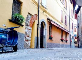 Iseo Portelle Holiday with private parking and bike storage，位于伊塞奥的酒店