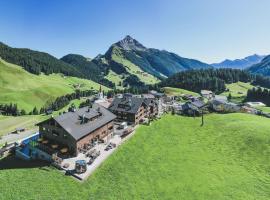 AlpenParks Hotel & Apartment Arlberg Warth mit Pool，位于沃瑟姆阿尔伯格斯蒂菲斯阿尔普缆车附近的酒店