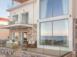 The Beach House - Mansion with Swimming Pool，位于K&aacute;mpos的带热水浴缸的酒店