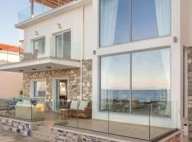 The Beach House - Mansion with Swimming Pool