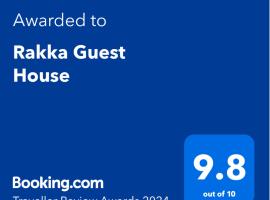 Rakka Guest House，位于Adentan湖滨公园附近的酒店