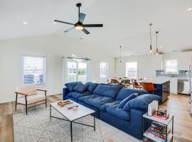 Spacious Wildwood Condo Walk to Beach!，位于怀尔德伍德的公寓