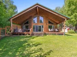 Wasilla Spruce Moose Cabin Lakefront and Hot Tub!