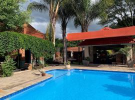 Bougain Villa BnB，位于波罗瓜尼的住宿加早餐旅馆